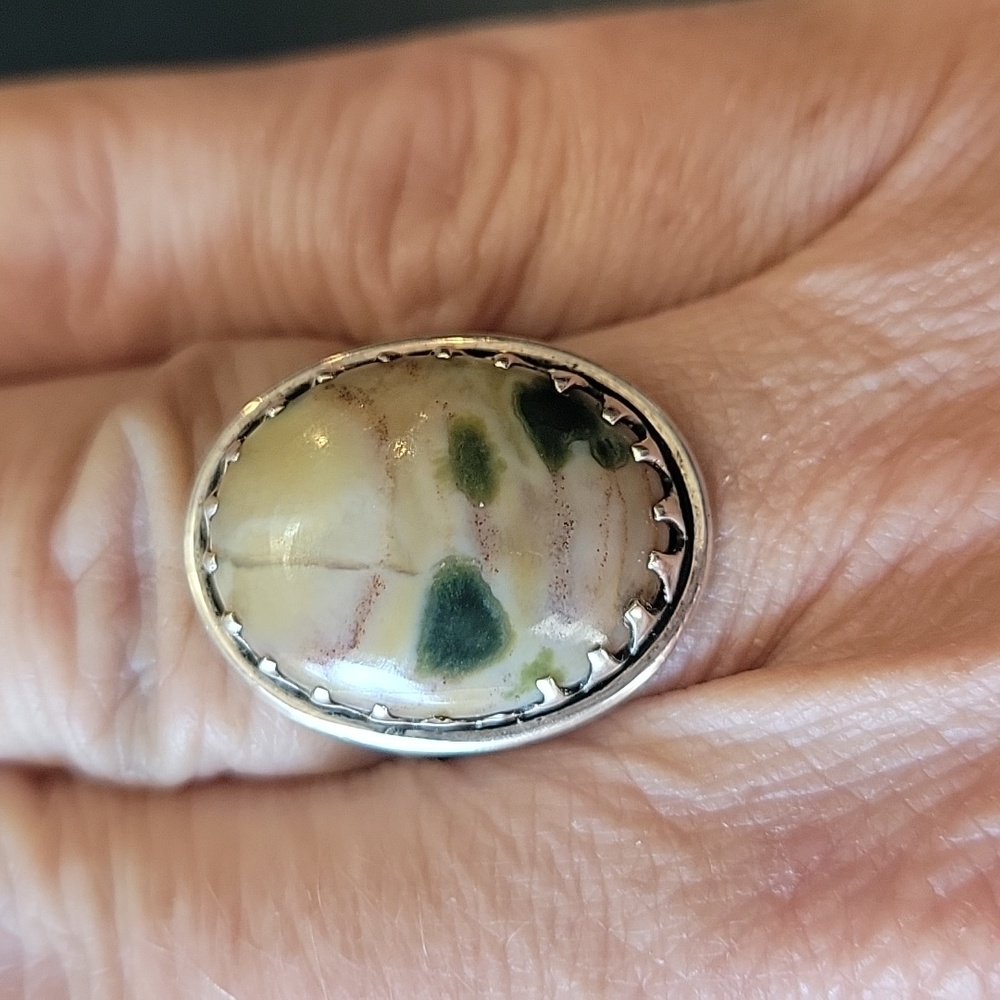 Vintage 925 sterling silver ring with beautiful ocean jasper or agate stone